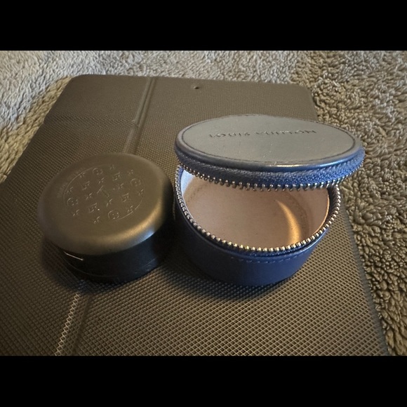 Used Louis Vuitton ear buds - Picture 1 of 5